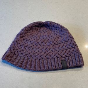 Arc’teryx hat excellent shape, lavender.